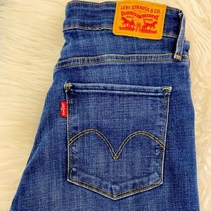 Jeans mid rise skinny… only used it once... in perfect condition😊